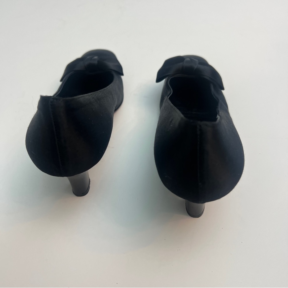 Salvatore Ferragamo Black Satin Bow Heels, Size 9 (fit like 8.5) - Picture 4 of 7